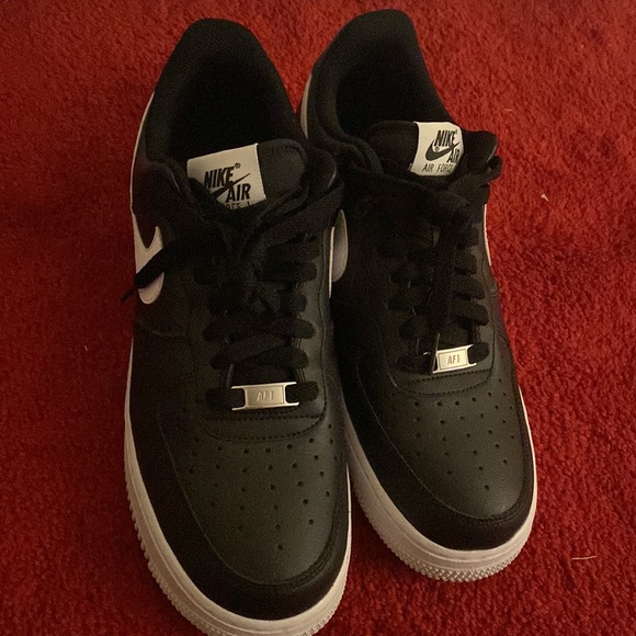 need money. barely worn - Picture 2 of 5